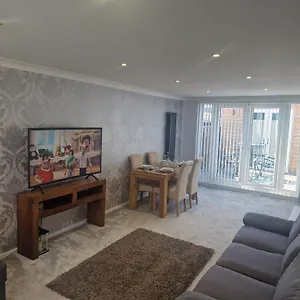 https://apt-stylish-modern-2-bed-house-with-free-parking.yorkshirehotels.net